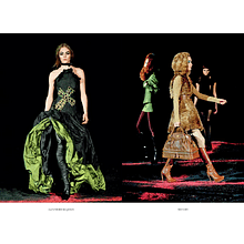 Книга на английском языке "Alexander McQueen: Iconic" 