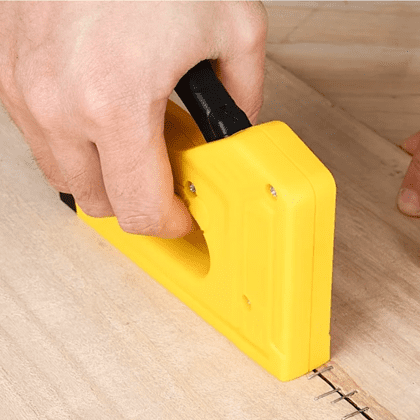 Пистолет скобозабивной Deli EDL238002, 25,5x15x3 см., желтый - 4