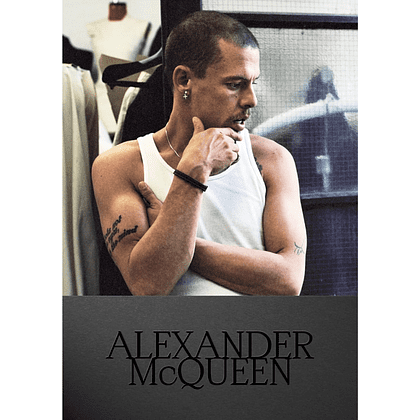 Книга на английском языке "Alexander McQueen: Iconic" 