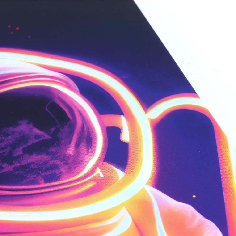 Тетрадь "Яркий космос", А4, 100 листов, клетка, спираль сбоку, фиолетовый